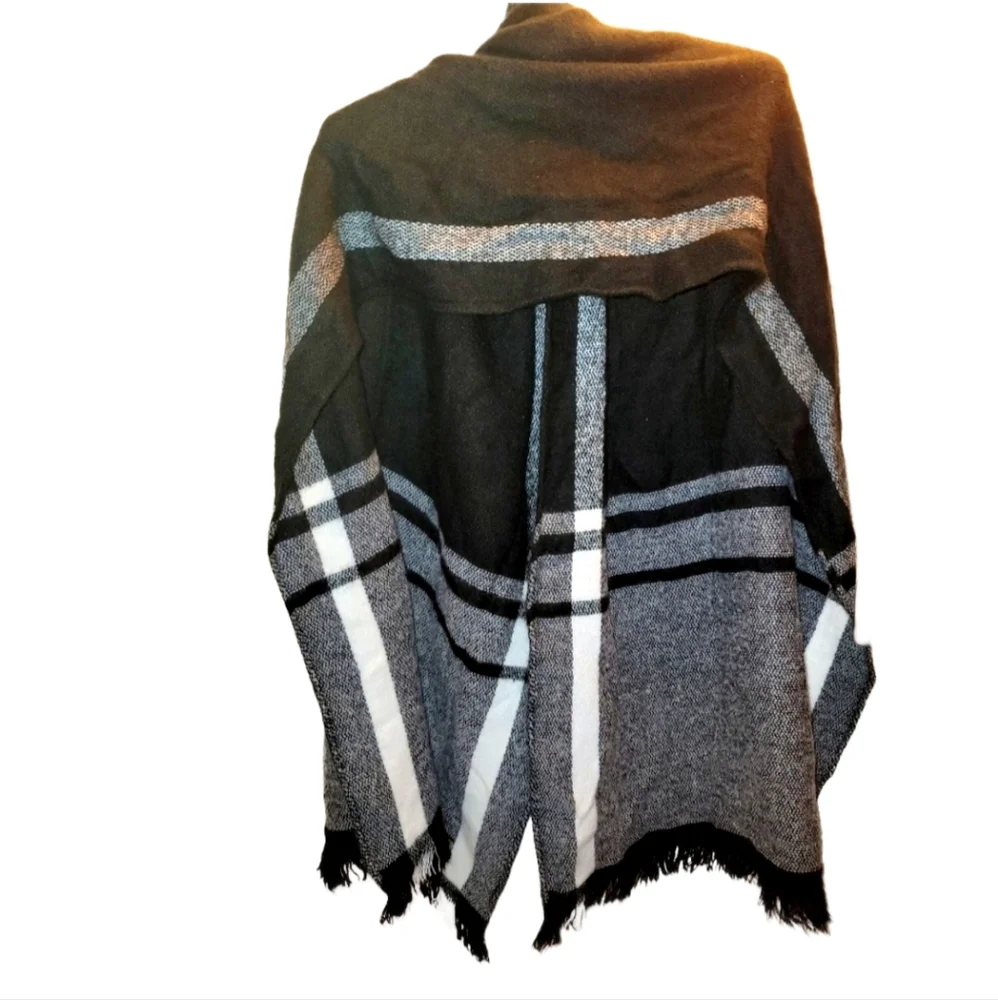 Conbipel Italy Black & White Plaid Acrylic Wrap/Scarf  22
